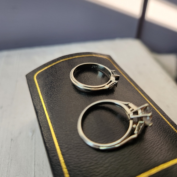 WOMENS 18K WHITE GOLD WEDDING RING SET - Picture 6 of 9